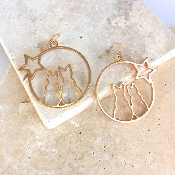 Cat Love gold hoop Earrings - Picture 2 of 4